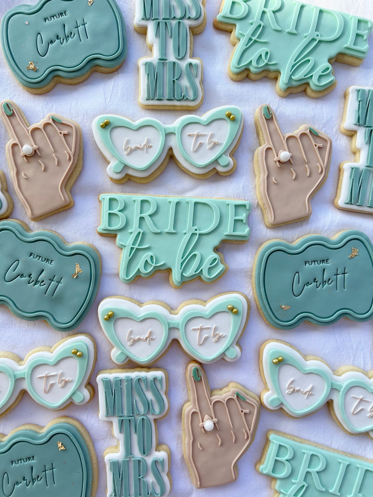 Bride To Be Cookie Pack (exc flowers on bride to be cookie)